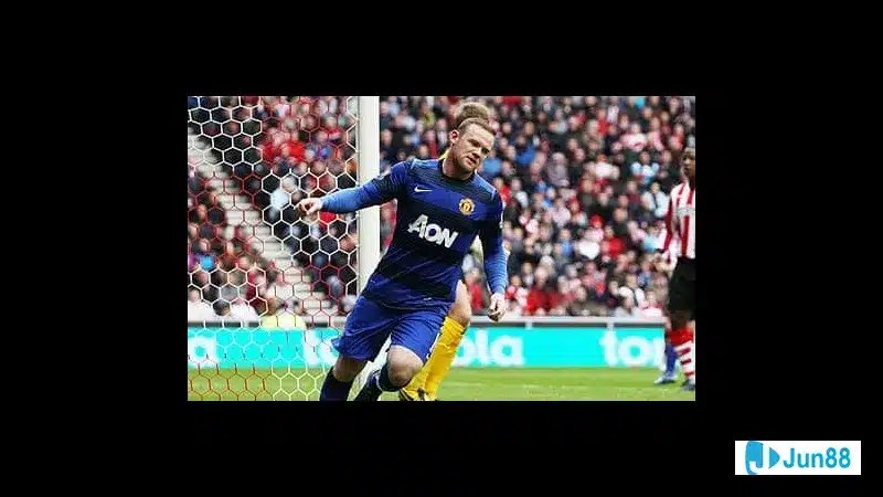 Cầu thủ MU ghi bàn vào lưới Sunderland với cú sút mạnh từ ngoài vòng cấm